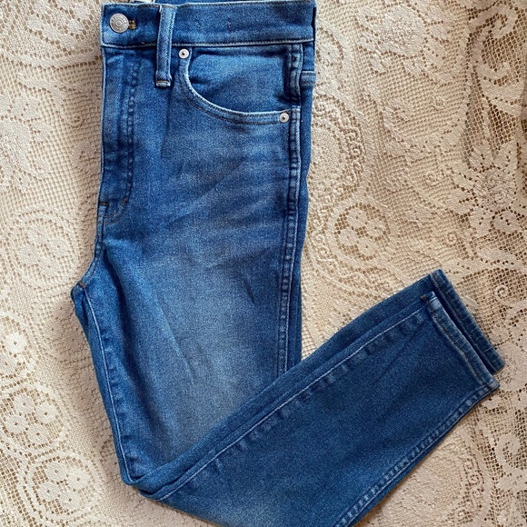 NWOT Madewell 10" High-Rise Skinny Crop Jeans in Sheffield Wash - Picture 4 of 7